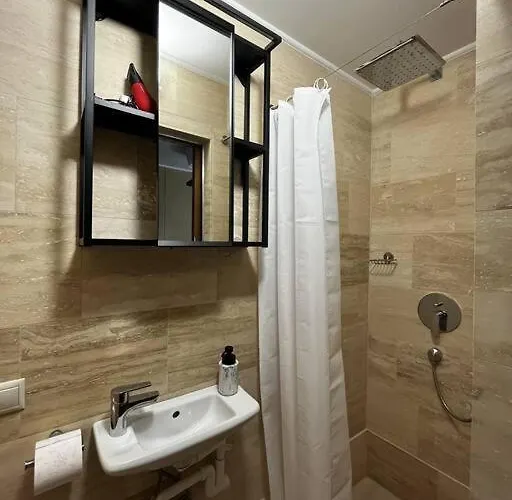 Rose Cosy Tiny With Shared Rooftop Terrace And Jacuzzi Mk2 Βουδαπέστη