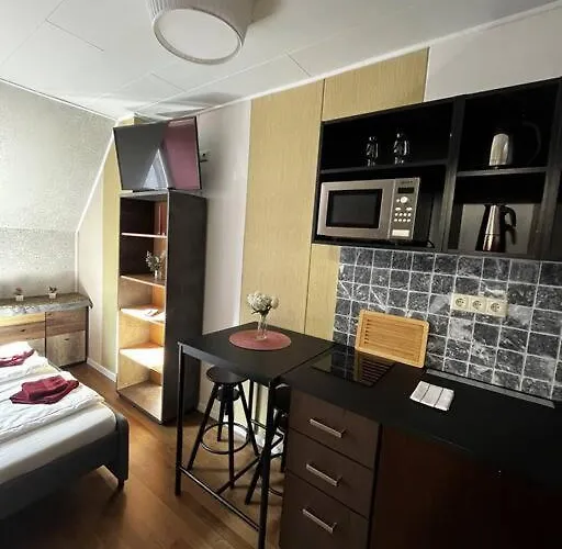 Apartmán Rose Cosy Tiny With Shared Rooftop Terrace And Jacuzzi Mk2 *