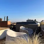 Rose Cosy Tiny With Shared Rooftop Terrace And Jacuzzi Mk2 شقة *