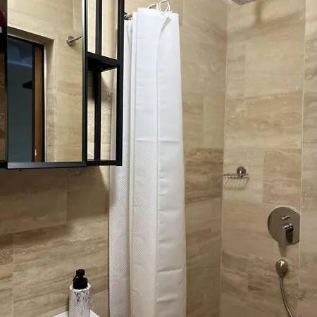 Apartamento Rose Cosy Tiny With Shared Rooftop Terrace And Jacuzzi Mk2 *