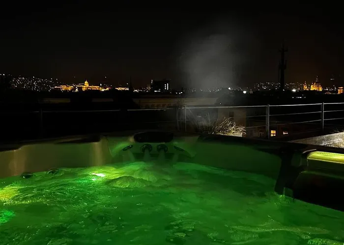 Rose Cosy Tiny With Shared Rooftop Terrace And Jacuzzi Mk2 公寓 *